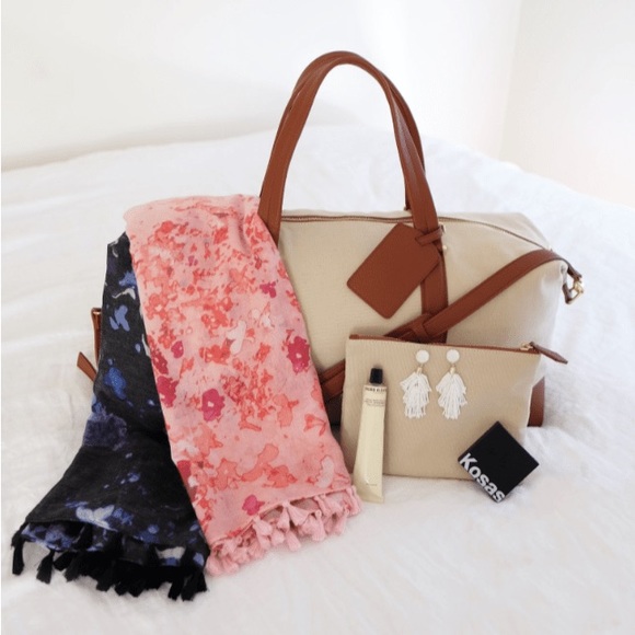 ✨HOST PICK!!✨🌸HENNY AND LEV - Canvas Duffle Weekender With Matching Pouch🌸 - Picture 10 of 13